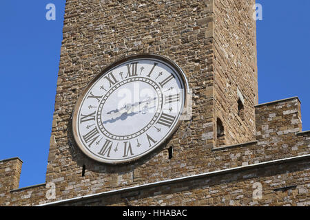 Detail der alten Uhrturm des alten Palastes genannt Palazzo Vecchio in Florenz Italien Stockfoto