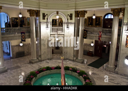 Die gesetzgebende Versammlung Gebäude, Edmonton, Alberta, Kanada. Die Rotunde Brunnen gewidmet Königin Elizabeth II, 195 Stockfoto