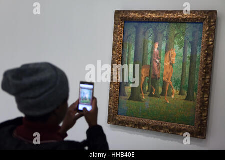 Besucher nutzt sein Smartphone um zu fotografieren, das Gemälde Le Blanc-Seing (The Blank Signature, 1965) von belgischen Surrealisten René Magritte auf seiner Retrospektive im Centre Pompidou in Paris, Frankreich angezeigt. Die Ausstellung mit dem Titel "Rene Magritte. Der Verrat der Bilder läuft bis 23. Januar 2017. Danach wird der überarbeiteten Version der Ausstellung in der Schirn Kunsthalle in Frankfurt Am Main, Deutschland, vom 10 Februar bis 5. Juni 2017 vorgelegt werden. Stockfoto