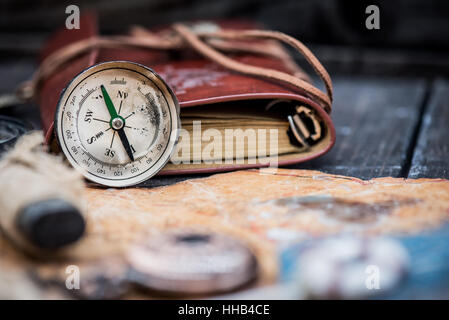 Columbus Day, Weltkarte mit Kompass Stockfoto