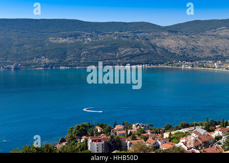 Bucht von Kotor, Stadt Herceg Novi, Montenegro, Balkan, Europa Stockfoto