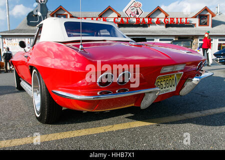 Sicht nach hinten von einer roten 1967 Chevrolet Corvette. Stockfoto
