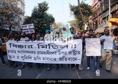 Kolkata, Indien. 18. Januar 2017. Sozialaktivist organisierte eine Kundgebung, Polizeieinsatz in Bhangar und zwei Tote zu verurteilen und viele verwundet während des Protestes gegen die Power-Grid-Projekt an der Bhangar. Bildnachweis: Saikat Paul/Pacific Press/Alamy Live-Nachrichten Stockfoto