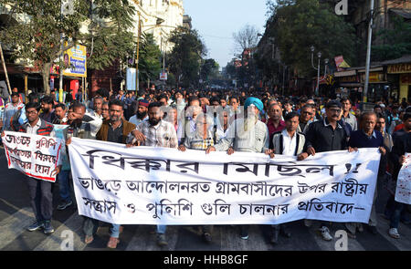 Kolkata, Indien. 18. Januar 2017. Sozialaktivist organisierte eine Kundgebung, Polizeieinsatz in Bhangar und zwei Tote zu verurteilen und viele verwundet während des Protestes gegen die Power-Grid-Projekt an der Bhangar. Bildnachweis: Saikat Paul/Pacific Press/Alamy Live-Nachrichten Stockfoto