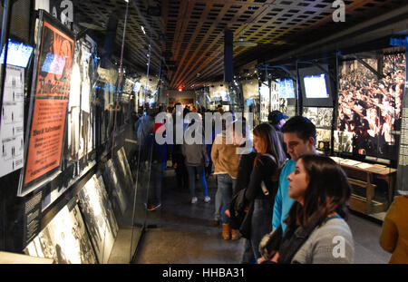 Washington DC, -Innenansicht des Holocaust Memorial Museums. Echte Bilder der Deportierten, Nazi-Propaganda, Krematorium. Stockfoto