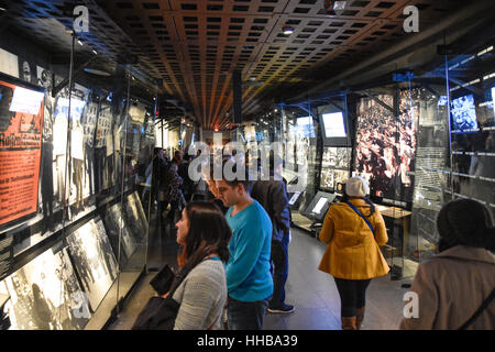 Washington DC, -Innenansicht des Holocaust Memorial Museums. Echte Bilder der Deportierten, Nazi-Propaganda, Krematorium. Stockfoto