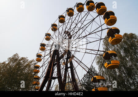 Abadonrd Riesenrad in Pripyat Geisterstadt in der Sperrzone von Tschernobyl, Ukraine Stockfoto