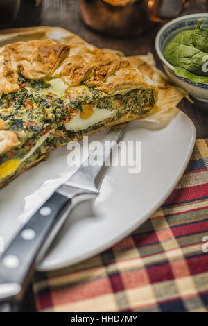 TORTA PASQUALINA. Dieses Osterkuchen, in der Regel salzig, und während des ganzen Jahres als sehr leichte und gesunde Nahrungsmittel. Stockfoto