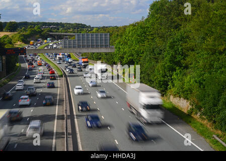 starken Verkehr auf der Autobahn a1/m in der Nähe von Leeds Yorkshire uk Stockfoto