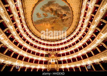 Innenräume und Details des Teatro di San Carlo, Oper von Naples, Italien Stockfoto