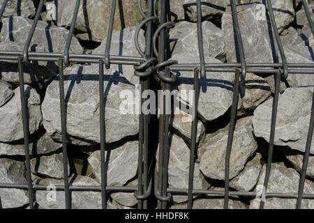 Stein, Stahl, Kies, verzinkt, sonic Barriar, Garten, Industrie, Fels, Wand, Stockfoto