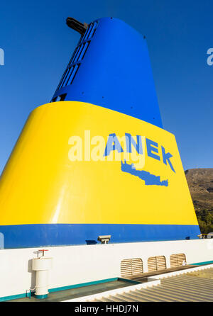 Trichter Detail des griechischen ANEK Lines Fähre F/B Kydon, angedockt an den Hafen von Souda, Kreta, Griechenland Stockfoto