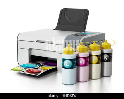 CMYK-Tinte füllen Flaschen und Tintenstrahldrucker isoliert auf weißem Hintergrund. 3D Illustration. Stockfoto