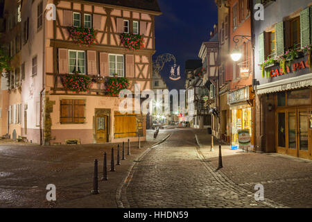 Nacht in der Altstadt von Colmar, Elsass, Frankreich. Stockfoto