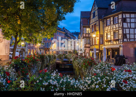 Morgendämmerung in der Altstadt von Colmar, Elsass, Frankreich. Stockfoto