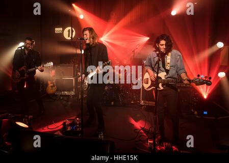 Die Amazonen treten live auf Radio 1 Future Festival live-Mitschnitt in Maida Vale Studios in London. Foto: Dienstag, 17. Januar 2017. Bildnachweis sollte lauten: David Jensen/PA Archiv Stockfoto