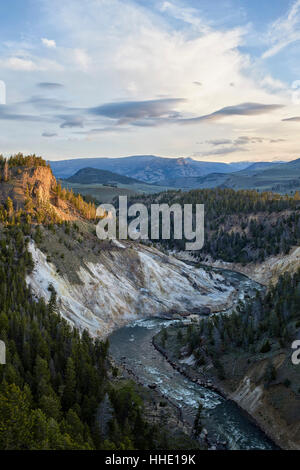 Yellowstone River in der Nähe von Yellowstone National Park, UNESCO, Calcit Springs, Wyoming, USA Stockfoto