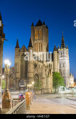 St. Nicholas Church bei Dämmerung, Gent, Flandern, Belgien Stockfoto