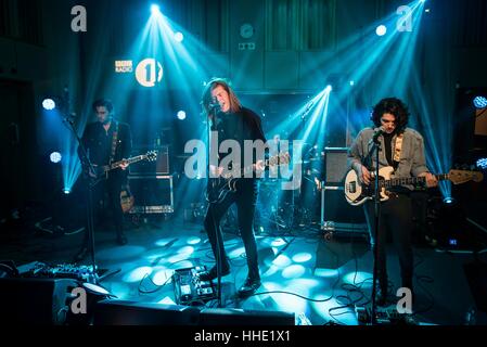 Die Amazonen treten live auf Radio 1 Future Festival live-Mitschnitt in Maida Vale Studios in London. Foto: Dienstag, 17. Januar 2017. Bildnachweis sollte lauten: David Jensen/PA Archiv Stockfoto