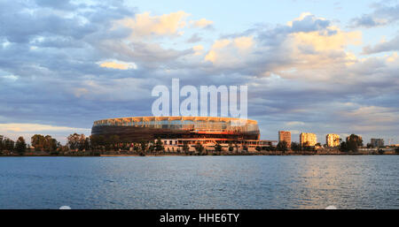 Optus Stadion neben dem Swan River. Stockfoto