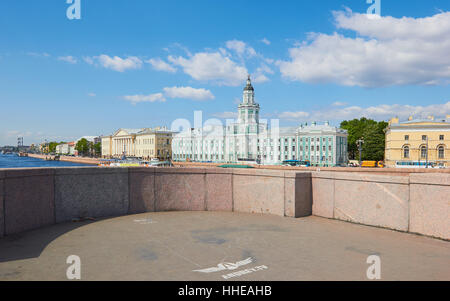 Kunsthammer oder Kunskamera Museum Palace Bridge und Fluss Neva St. Petersburg Russland Stockfoto