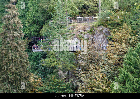 Touristen auf der Capilano Park Treetops Adventure, Vancouver, Britisch-Kolumbien, Kanada. Stockfoto