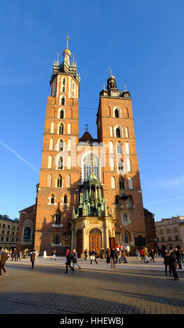 Marienkirche-Kathedrale am Hauptplatz in der Altstadt von Krakau Stockfoto