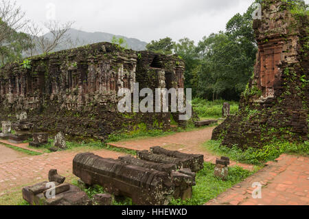 Bleibt der Turm Hindutempel in My Son Sanctuary, ein UNESCO-Weltkulturerbe in Vietnam Stockfoto