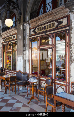 Caffe Florian (b. 1720), das älteste Café der Welt, Piazza San Marco, Venedig, Veneto, Italien Stockfoto
