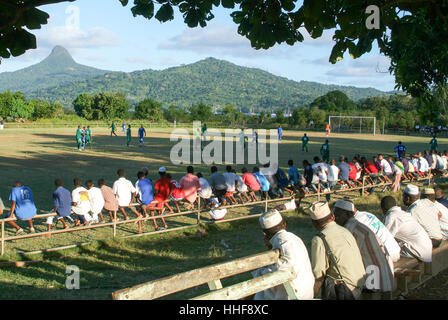 Mayotte, Frankreich - 2. Juni 2007: Menschen, die ein Fußballspiel auf Mayotte Island, Frankreich anwesend sind Stockfoto