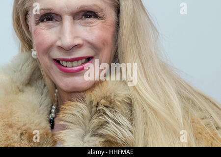 London, UK. 18. Januar 2017. Lady Colin Campbell besucht den VIP Start der Magic Lantern Festival in Chiswick House © Guy Corbishley/Alamy Live News Stockfoto