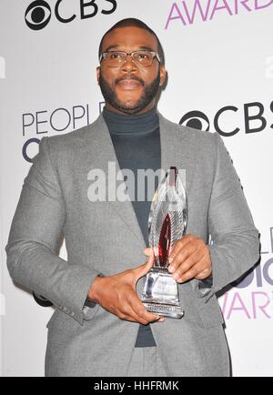 Los Angeles, CA, USA. 18. Januar 2017. Tyler Perry im Presseraum für Peoples Choice Awards 2017 - Press Room, Microsoft Theatre L.A. Live, Los Angeles, CA 18. Januar 2017. Bildnachweis: Elizabeth Goodenough/Everett Collection/Alamy Live-Nachrichten Stockfoto