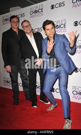 Los Angeles, CA, USA. 18. Januar 2017. Bob Saget, Dave Coulier, John Stamos im Presseraum für Peoples Choice Awards 2017 - Press Room, Microsoft Theatre L.A. Live, Los Angeles, CA 18. Januar 2017. Bildnachweis: Elizabeth Goodenough/Everett Collection/Alamy Live-Nachrichten Stockfoto