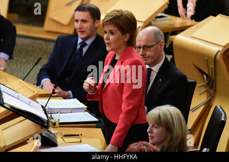 Edinburgh, Schottland. 19. Januar 2017. Nicola Sturgeon während des ersten Ministers Fragen in das schottische Parlament, © Ken Jack / Alamy Live News Stockfoto