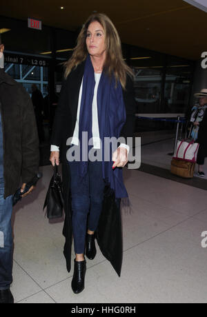 Los Angeles, Kalifornien, USA. 19. Januar 2017. Caitlyn Jenner am LAX Flughafen am 19. Januar 2017 in iLos Angeles, Kalifornien auf dem Weg nach Washington, DC für President-elect, Donald Trump Einweihungsfeier statt am nächsten Tag gesehen. Bildnachweis: MediaPunch Inc/Alamy Live-Nachrichten Stockfoto