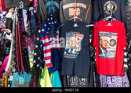 Washington DC, USA. 18. Januar 2017. Sweatshirts, gedenken die Einweihung von Donald Trump, bei einem Straßenhändler Stand in Washington, DC, USA. Bildnachweis: Tim Brown/Alamy Live-Nachrichten Stockfoto