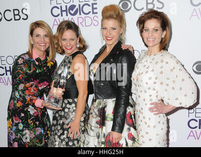 18. Januar 2017 - Los Angeles, CA, USA-"Full House" Lori Loughlin, Andrea Barber, Jodie Sweetin, Candace Cameron Bure. 2017 Peoples Choice Awards Press Room auf der Microsoft-Theater statt. Bildnachweis: Birdie Thompson/AdMedia/ZUMA Draht/Alamy Live-Nachrichten Stockfoto