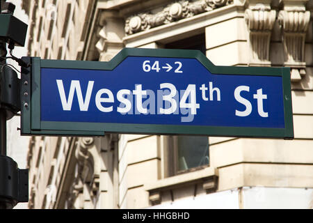 Straßenschild West 34th Street in der Nähe von Times Square in Manhattan, New York City NYC Stockfoto