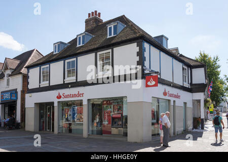 Santander Bank, High Street, Leatherhead, Surrey, England, Vereinigtes Königreich Stockfoto