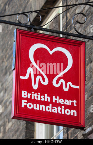 NORWICH, UK - 17. Januar 2017: The British Heart Foundation Zeichen außerhalb eines ihrer Charity-Shops in Norwich. Stockfoto