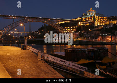 Blick vom Ribeira auf die Luis ich Brücke und Vila Nova De Gaia, Porto, Portugal Stockfoto