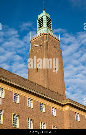 Ein Blick auf die Art-Deco-Architektur von Norwich City Hall in der historischen Stadt Norwich, UK. Stockfoto