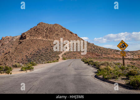 Schild am Straßenrand auf Dantes View, Death Valley Nationalpark, Kalifornien, USA Stockfoto