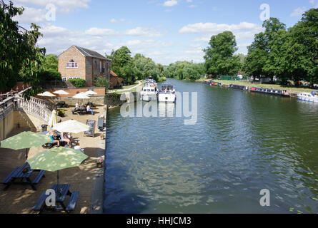 Boat House Pub Garten, Themse, Wallingford, Oxfordshire, England, UK Stockfoto