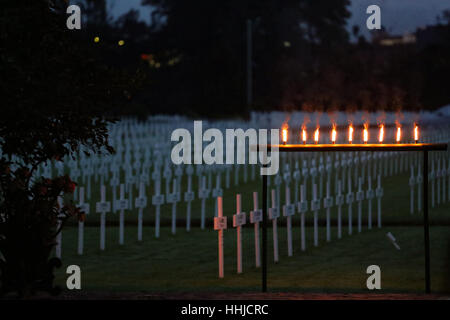 Vor Morgengrauen um Bandung Soldatenfriedhof der niederländischen Pandu Soldatenfriedhof am Anzac Tag Stockfoto