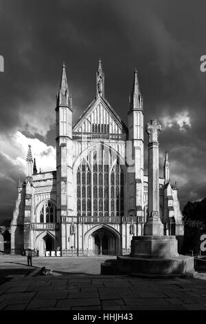 Sommer-Blick über Winchester Cathedral, Stadt Winchester, Hampshire County; England; Großbritannien, UK Stockfoto