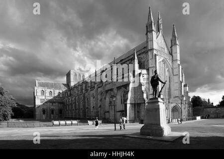 Sommer-Blick über Winchester Cathedral, Stadt Winchester, Hampshire County; England; Großbritannien, UK Stockfoto