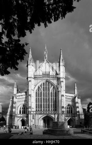 Sommer-Blick über Winchester Cathedral, Stadt Winchester, Hampshire County; England; Großbritannien, UK Stockfoto