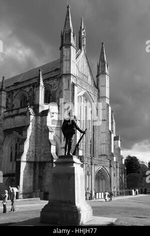 Sommer-Blick über Winchester Cathedral, Stadt Winchester, Hampshire County; England; Großbritannien, UK Stockfoto