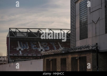 Abbrucharbeiten weiter auf West Ham Boleyn Ground. Stockfoto